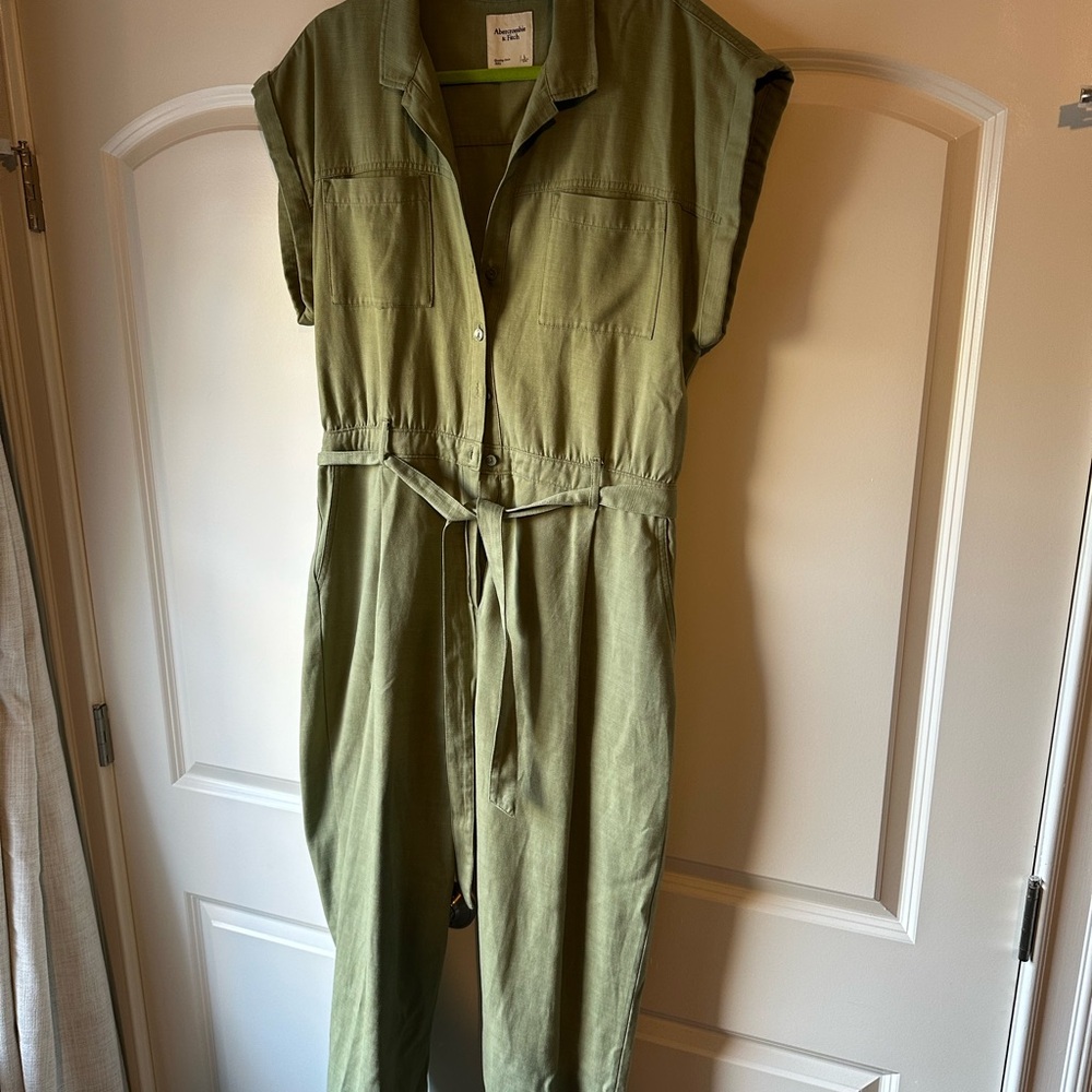Abercrombie & Fitch Green Jumpsuit with Tie Waist and Collared Neckline